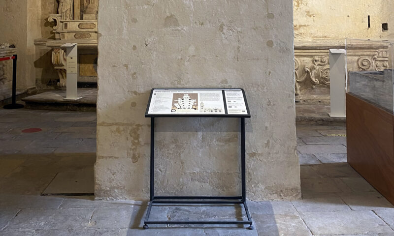 foto del pannello visivo-tattile della Chiesa di San Pietro Barisano a Matera