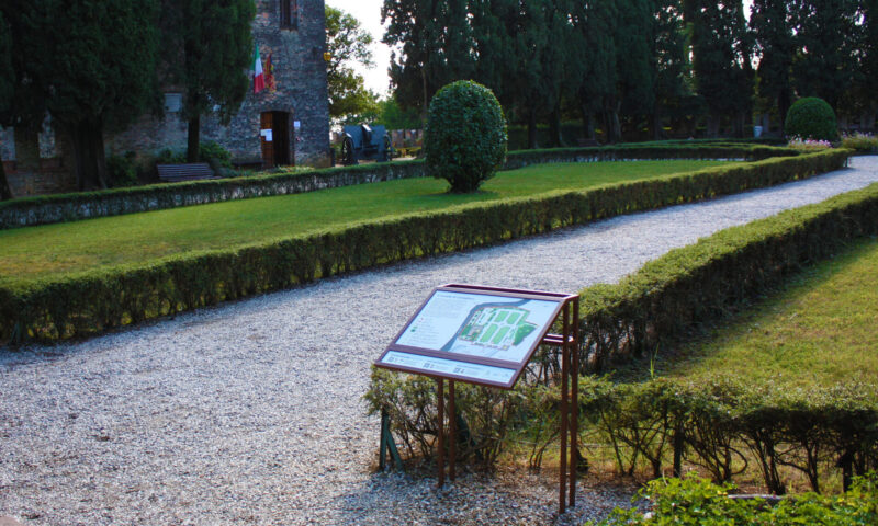 foto del pannello visivo-tattile del Castello di Conegliano