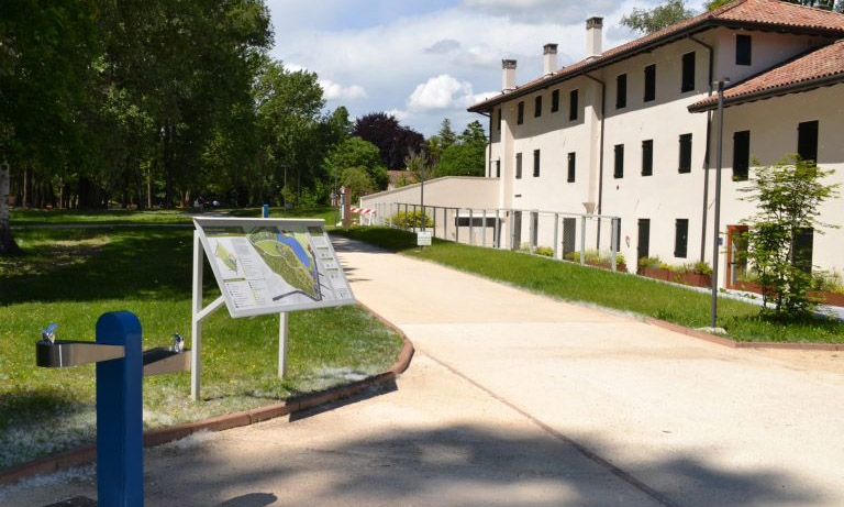 foto del parco San Valentino di Pordenone con il pannello visivo-tattile